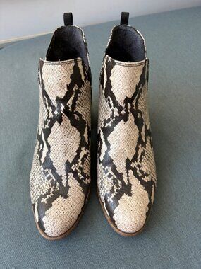 Dr. Scholls Teammate Ankle Booties Pointed Toe Snakeskin Print